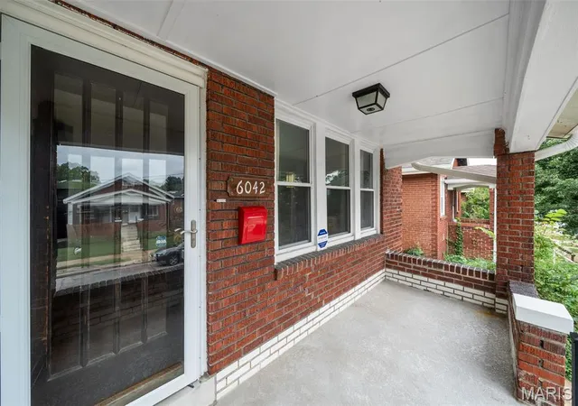 Photo 3 of Sale Pending at 6042 Wanda Ave, Saint Louis, MO 63116 | MLS# MIS26061165 | Listing updated on 2026-10-03