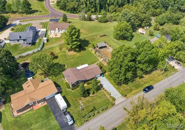 Photo 4 of Sale Pending at 3649 Gail Dr, Imperial, MO 63052 | MLS# MIS26061167 | Listing updated on 2026-09-26