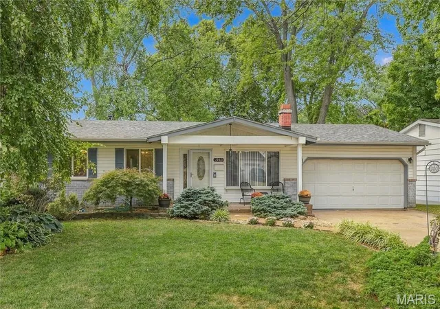 Photo 1 of Single family home for sale at 1940 Danelle Dr, Florissant, MO 63031 | MLS# MIS26061169 | Listing updated on 2026-09-23