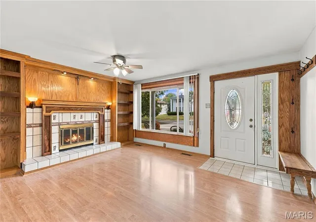 Photo 3 of Single family home for sale at 1940 Danelle Dr, Florissant, MO 63031 | MLS# MIS26061169 | Listing updated on 2026-09-23
