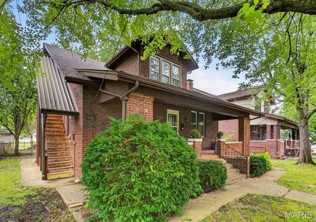 Photo 3 of Single family home for sale at 604 Sycamore St, Belleville, IL 62220 | MLS# MIS26061172 | Listing updated on 2026-10-01