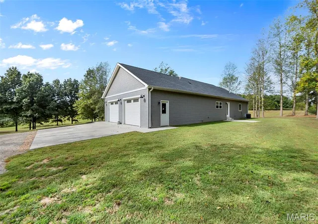 Photo 3 of Single family home for sale at 247 Pecan Landing Ln, Jackson, MO 63755 | MLS# MIS26061176 | Listing updated on 2026-09-28
