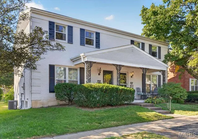 Listing Photo 2 - Condo for sale in building located at 10440 Willowdale Dr, Saint Louis, MO 63146