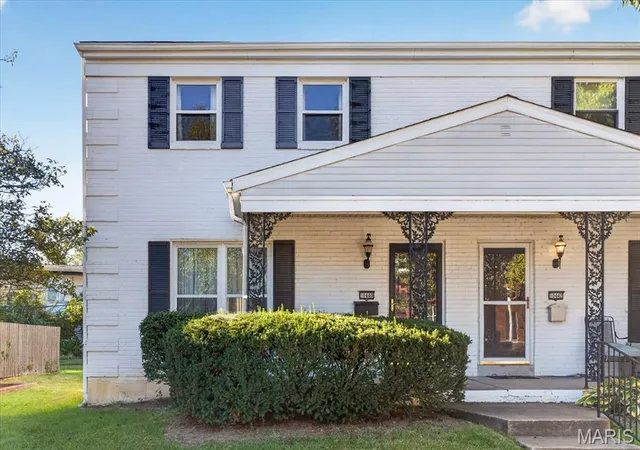 Listing Photo 3 - Condo for sale in building located at 10440 Willowdale Dr, Saint Louis, MO 63146