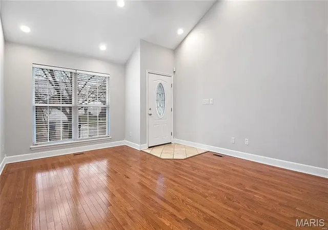 Photo 3 of Single family home for sale at 4312 Hollow Brk Ct, Florissant, MO 63034 | MLS# MIS26061180 | Listing updated on 2026-09-30