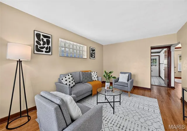 Photo 3 of Sale Pending at 4531 Tholozan Ave, Saint Louis, MO 63116 | MLS# MIS26061181 | Listing updated on 2026-10-19