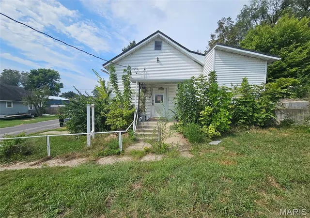 Photo 1 of Single family home for sale at 501 Nebraska St, Louisiana, MO 63353 | MLS# MIS26061192 | Listing updated on 2026-09-30