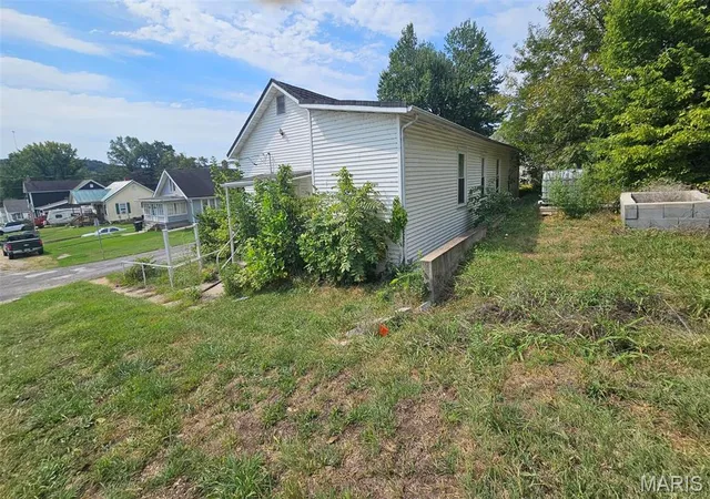 Photo 2 of Single family home for sale at 501 Nebraska St, Louisiana, MO 63353 | MLS# MIS26061192 | Listing updated on 2026-09-30