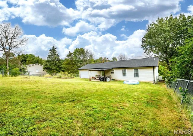 Photo 4 of Sale Pending at 25 Choiceland Ct, Union, MO 63084 | MLS# MIS26061195 | Listing updated on 2026-10-07