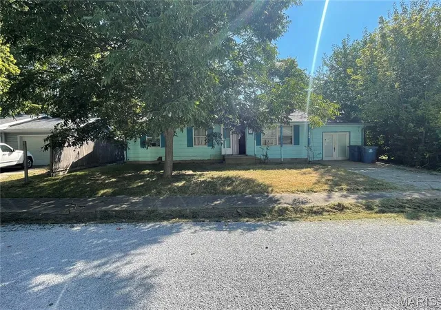 Photo 1 of Sale Pending at 1206 N Glendale, Benton, IL 62812 | MLS# MIS26061196 | Listing updated on 2026-10-13
