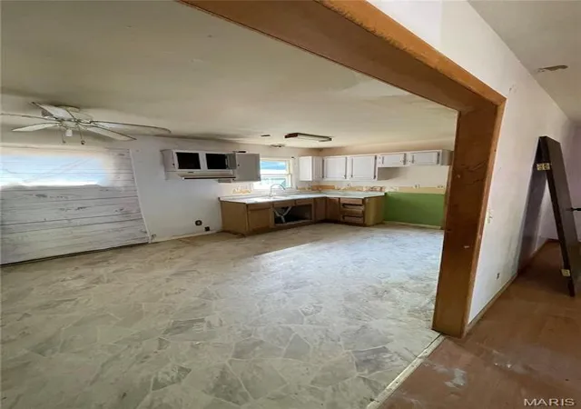 Photo 4 of Sale Pending at 1206 N Glendale, Benton, IL 62812 | MLS# MIS26061196 | Listing updated on 2026-10-13