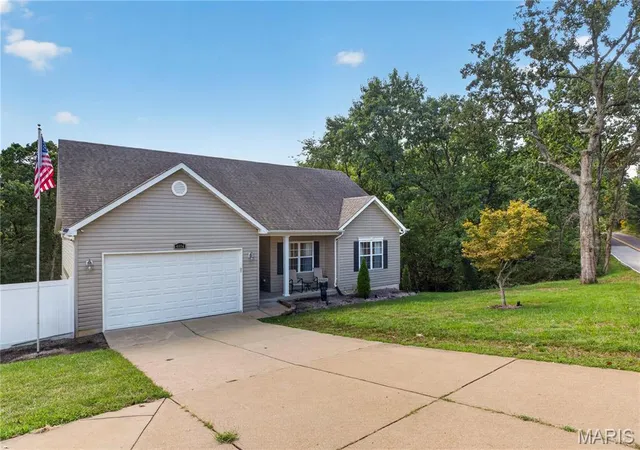 Photo 3 of Single family home for sale at 4804 W Rock Crk Rd, High Ridge, MO 63049 | MLS# MIS26061204 | Listing updated on 2026-09-28