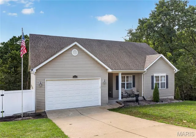 Photo 3 of Single family home for sale at 4804 W Rock Crk Rd, High Ridge, MO 63049 | MLS# MIS26061204 | Listing updated on 2026-09-28