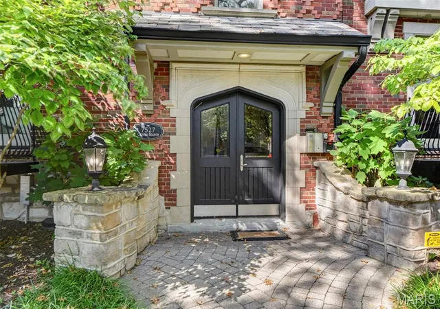 Photo 3 of Condo for sale at 7527 Oxford Dr #1E, Saint Louis, MO 63105 | MLS# MIS26061209 | Listing updated on 2026-09-24