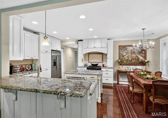 Listing Photo 4 - Condo for sale in building located at 7527 Oxford Dr, Clayton, MO 63105 - Unit #1E
