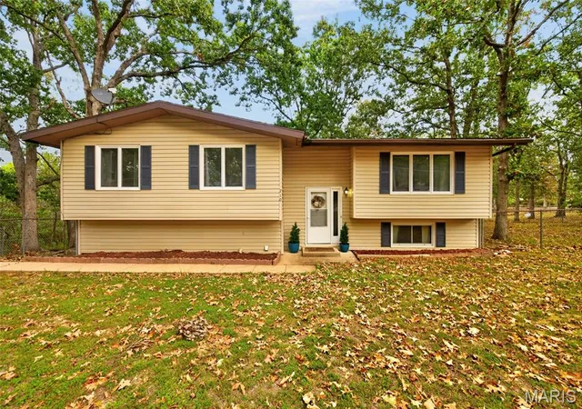 Photo 1 of Single family home for sale at 210 Westwind Dr, Waynesville, MO 65583 | MLS# MIS26061210 | Listing updated on 2026-09-23