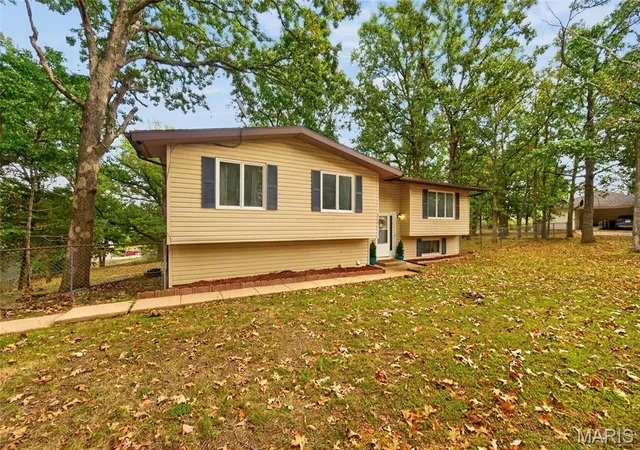 Photo 2 of Single family home for sale at 210 Westwind Dr, Waynesville, MO 65583 | MLS# MIS26061210 | Listing updated on 2026-09-23