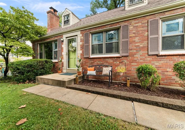 Photo 2 of Single family home for sale at 7 Green Acres Rd, Saint Louis, MO 63137 | MLS# MIS26061218 | Listing updated on 2026-10-07
