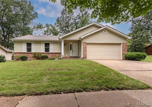 Photo 1 of Single family home for sale at 6501 Suson Oaks Dr, Saint Louis, MO 63128 | MLS# MIS26061219 | Listing updated on 2026-09-23
