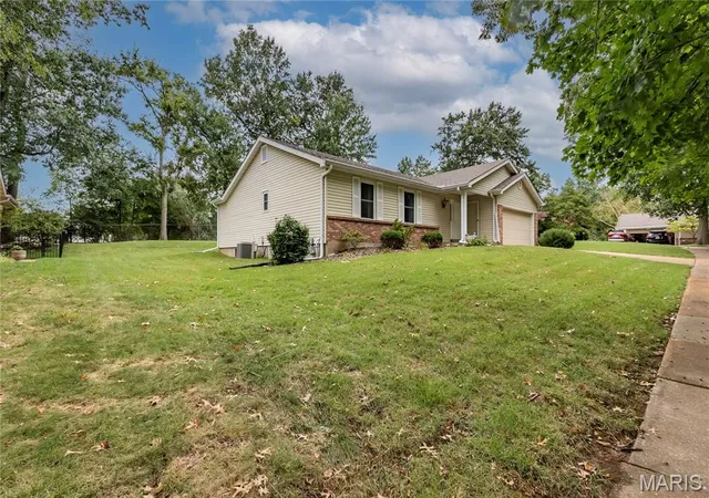 Photo 4 of Single family home for sale at 6501 Suson Oaks Dr, Saint Louis, MO 63128 | MLS# MIS26061219 | Listing updated on 2026-09-23