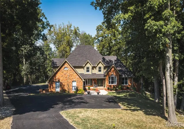 Photo 1 of Single family home for sale at 4101 Stoneledge, Godfrey, IL 62035 | MLS# MIS26061220 | Listing updated on 2026-10-07