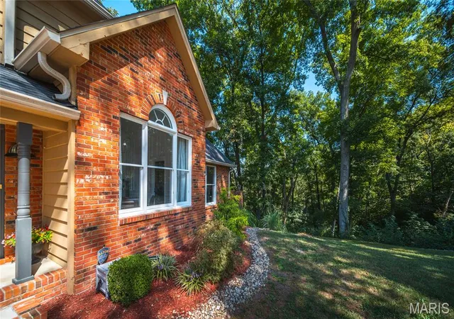 Photo 3 of Single family home for sale at 4101 Stoneledge, Godfrey, IL 62035 | MLS# MIS26061220 | Listing updated on 2026-10-07