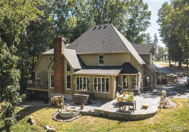 Photo 4 of Single family home for sale at 4101 Stoneledge, Godfrey, IL 62035 | MLS# MIS26061220 | Listing updated on 2026-10-07