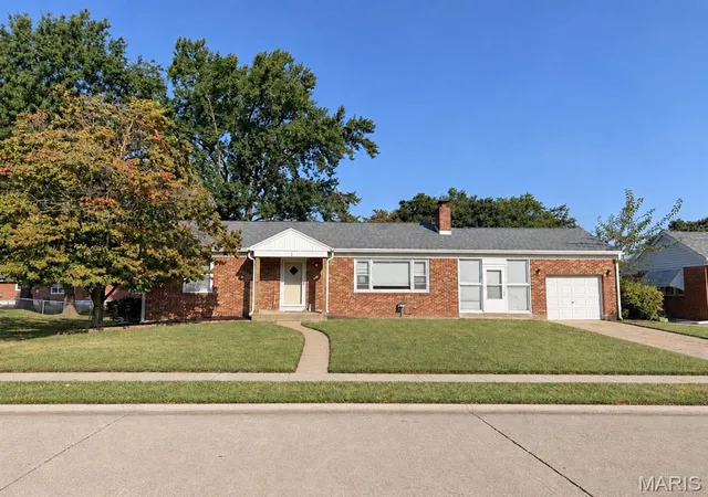 Photo 2 of Single family home for sale at 3 Locust Dr, Florissant, MO 63031 | MLS# MIS26061222 | Listing updated on 2026-10-29