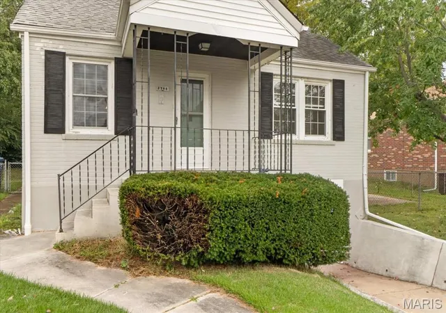 Photo 3 of Single family home for sale at 3708 Killarney Ct, Saint Louis, MO 63114 | MLS# MIS26061227 | Listing updated on 2026-09-28