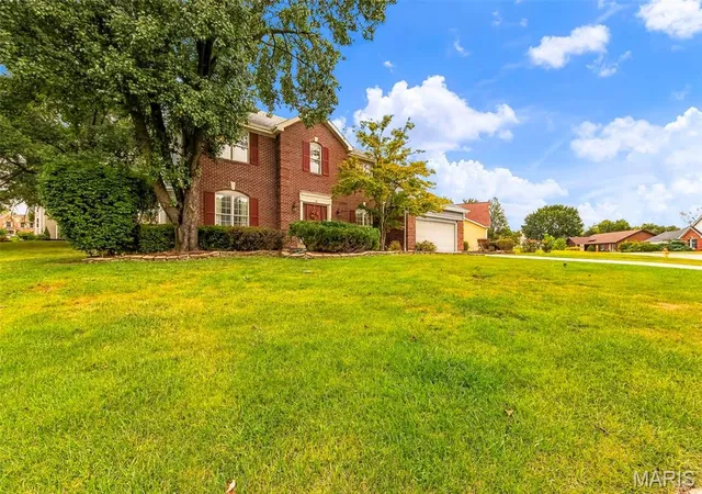 Photo 2 of Single family home for sale at 11 Silver Leaf Ct, Lake Saint Louis, MO 63367 | MLS# MIS26061232 | Listing updated on 2026-09-25
