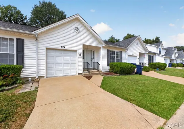 Photo 3 of Condo for sale at 524 Pacific Ests Dr, Pacific, MO 63069 | MLS# MIS26061233 | Listing updated on 2026-10-05