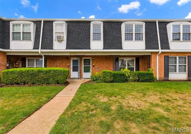 Photo 1 of Condo for sale at 1726 Mayenne Ct, Saint Louis, MO 63125 | MLS# MIS26061234 | Listing updated on 2026-09-23
