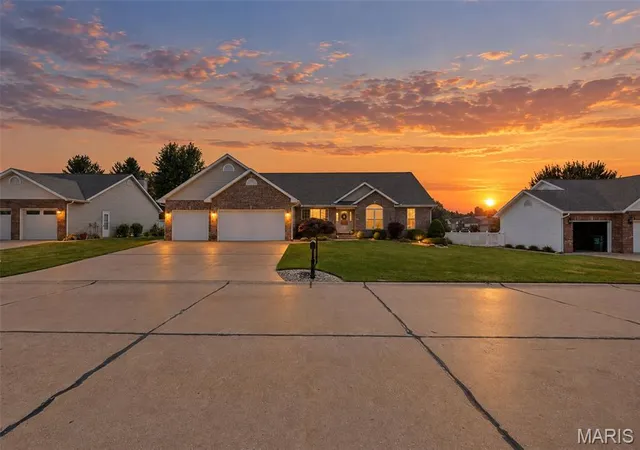Photo 1 of Single family home for sale at 1805 Summerfield Ln, Godfrey, IL 62035 | MLS# MIS26061238 | Listing updated on 2026-10-05
