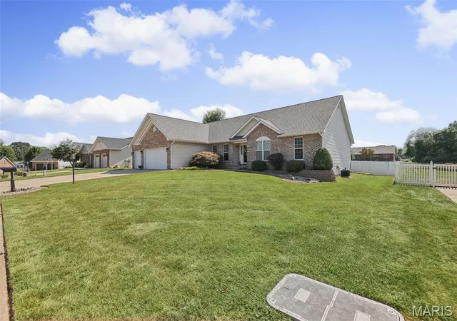 Photo 2 of Single family home for sale at 1805 Summerfield Ln, Godfrey, IL 62035 | MLS# MIS26061238 | Listing updated on 2026-10-05