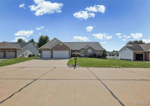 Photo 3 of Single family home for sale at 1805 Summerfield Ln, Godfrey, IL 62035 | MLS# MIS26061238 | Listing updated on 2026-10-05