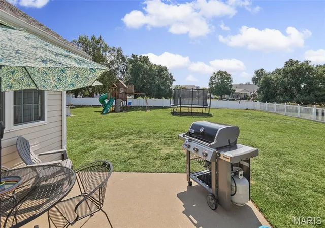 Photo 3 of Single family home for sale at 1805 Summerfield Ln, Godfrey, IL 62035 | MLS# MIS26061238 | Listing updated on 2026-10-05
