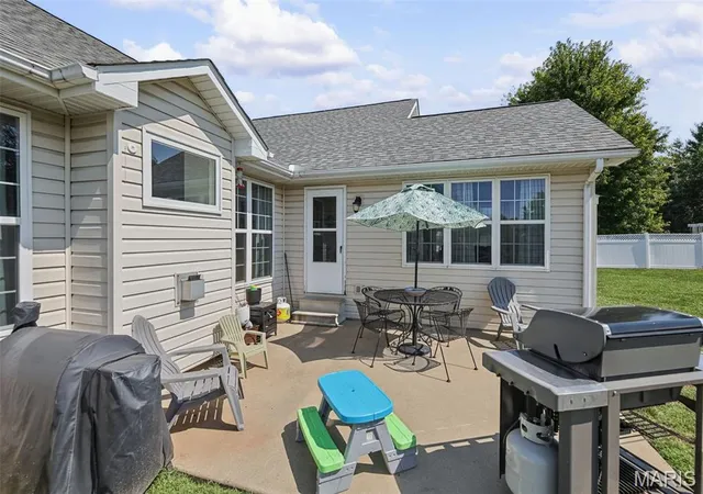 Photo 4 of Single family home for sale at 1805 Summerfield Ln, Godfrey, IL 62035 | MLS# MIS26061238 | Listing updated on 2026-10-05