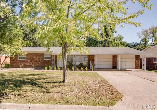Photo 1 of Single family home for sale at 4305 Briarcliff Dr, Alton, IL 62002 | MLS# MIS26061240 | Listing updated on 2026-10-05