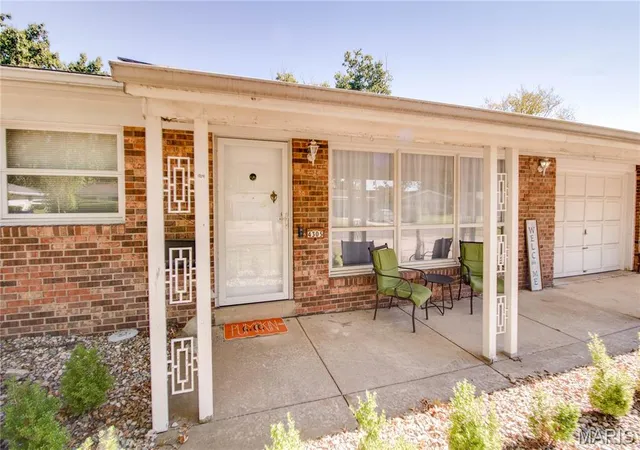 Photo 4 of Single family home for sale at 4305 Briarcliff Dr, Alton, IL 62002 | MLS# MIS26061240 | Listing updated on 2026-10-05