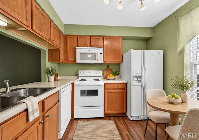 Photo 2 of Condo for sale at 1953 Greenglen Dr #201, Saint Louis, MO 63122 | MLS# MIS26061243 | Listing updated on 2026-09-29