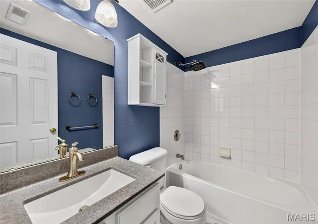 Photo 4 of Condo for sale at 1953 Greenglen Dr #201, Saint Louis, MO 63122 | MLS# MIS26061243 | Listing updated on 2026-09-29