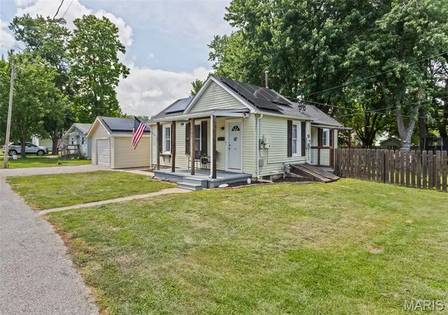 Photo 1 of Single family home for sale at 709 1st Street, Jerseyville, IL 62052 | MLS# MIS26061244 | Listing updated on 2026-09-28