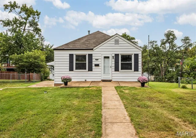 Photo 1 of Sale Pending at 1355 Fairmount Ct, Saint Louis, MO 63139 | MLS# MIS26061247 | Listing updated on 2026-09-28