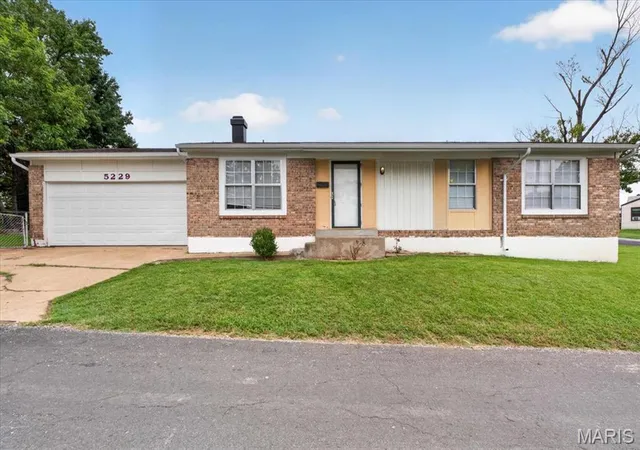 Photo 2 of Single family home for sale at 5229 Lakewood Ave, Saint Louis, MO 63123 | MLS# MIS26061248 | Listing updated on 2026-10-02