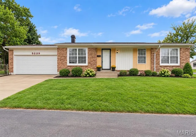 Photo 1 of Single family home for sale at 5229 Lakewood Ave, Saint Louis, MO 63123 | MLS# MIS26061248 | Listing updated on 2026-10-02