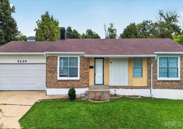 Photo 3 of Single family home for sale at 5229 Lakewood Ave, Saint Louis, MO 63123 | MLS# MIS26061248 | Listing updated on 2026-10-02