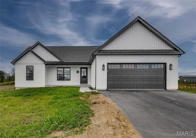 Photo 1 of Single family home for sale at 2921 Christina Ct, Farmington, MO 63640 | MLS# MIS26061250 | Listing updated on 2026-10-01