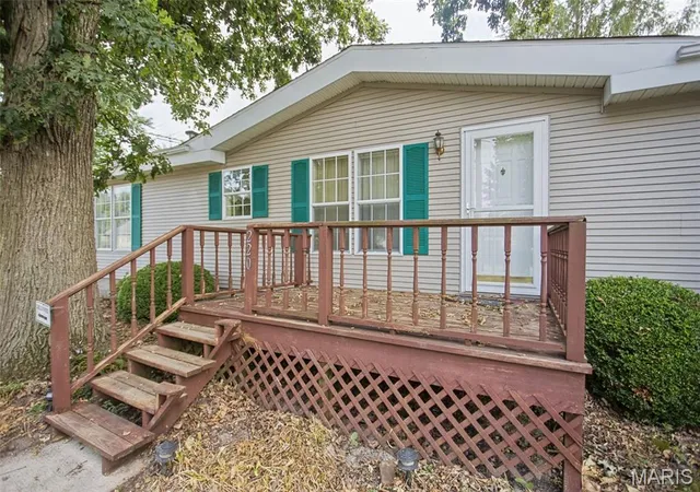 Photo 4 of Manufactured home for sale at 220 W Washington St, Medora, IL 62063 | MLS# MIS26061251 | Listing updated on 2026-10-01