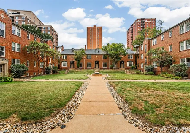 Photo 3 of Condo for sale at 827 Westwood Dr #3E, Saint Louis, MO 63105 | MLS# MIS26061252 | Listing updated on 2026-09-28
