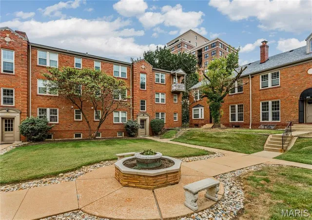 Photo 3 of Condo for sale at 827 Westwood Dr #3E, Saint Louis, MO 63105 | MLS# MIS26061252 | Listing updated on 2026-09-28